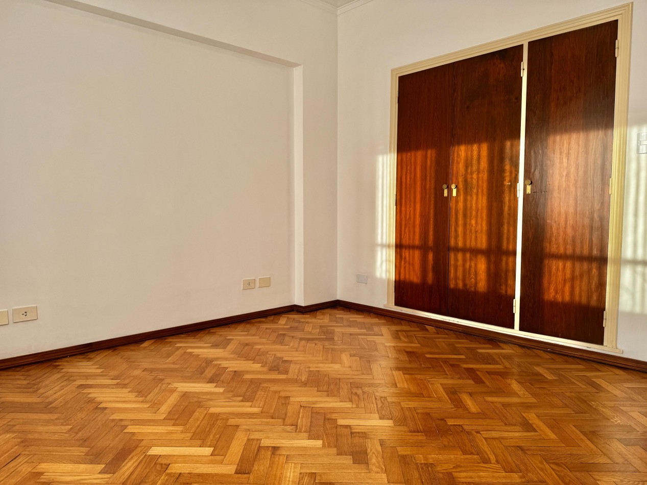 VENTA DEPTO 4 AMB.C/BALCON AL FRENTE.CENTRO MDP.