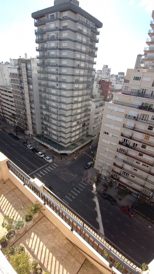 VENTA DEPTO PISO 5 AMBIENTES.AV.COLON.MDP