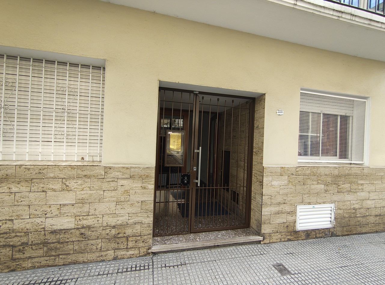 VENTA DEPTO 3 AMB + DEP. DE SERV/BALCON FRANCES.