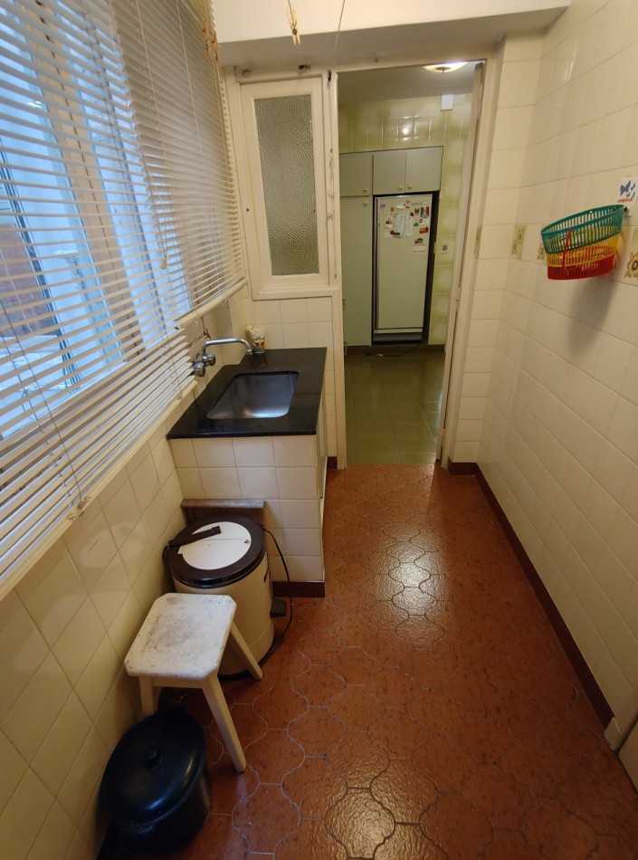 VENTA DEPTO 3 AMB + DEP. DE SERV/BALCON FRANCES.