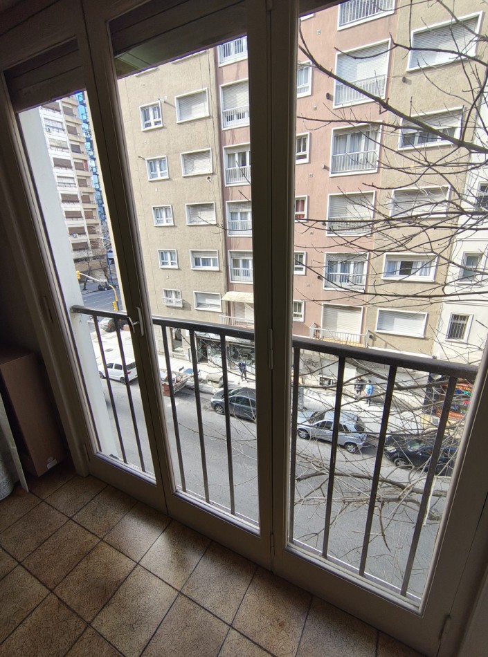 VENTA DEPTO 3 AMB + DEP. DE SERV/BALCON FRANCES.