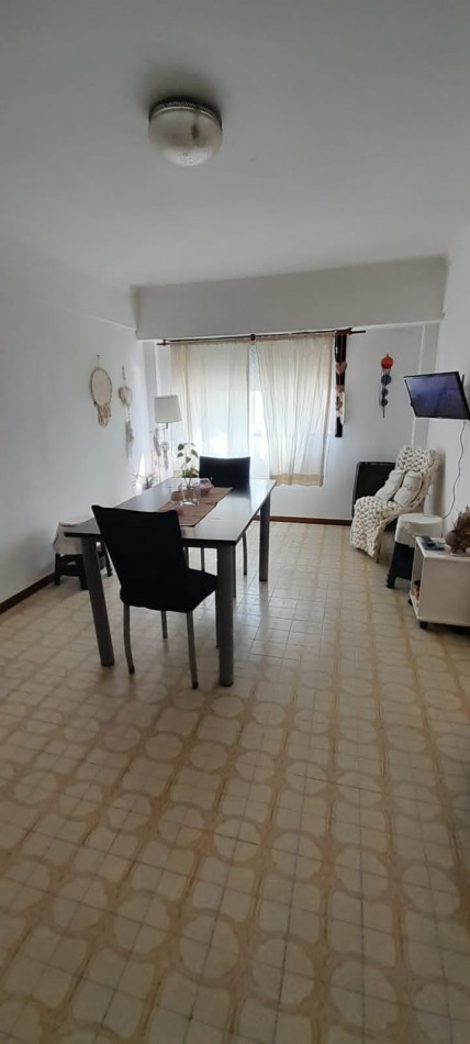 Departamento lateral de 2 amb en venta zona Paseo Aldrey 