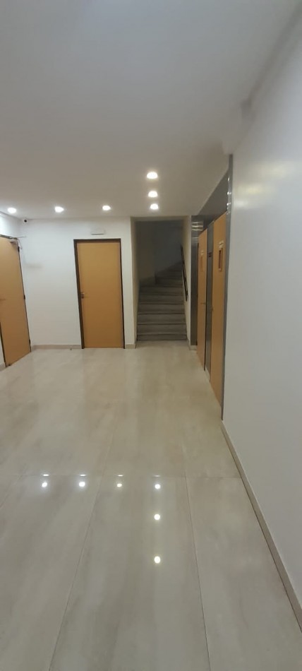 Departamento lateral de 2 amb en venta zona Paseo Aldrey 