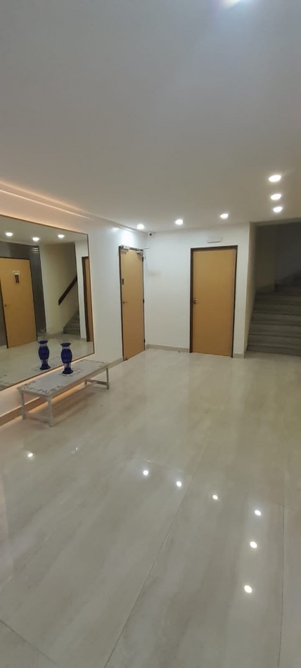 Departamento lateral de 2 amb en venta zona Paseo Aldrey 