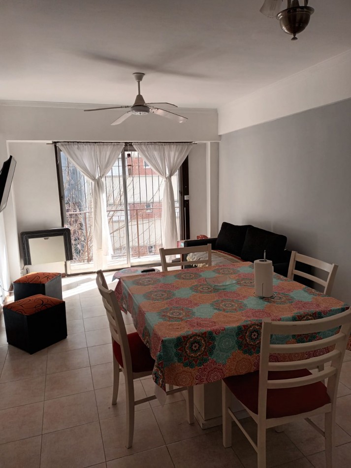 Depto 2 amb. Con balcon a la calle. Zona Paseo Aldrey 