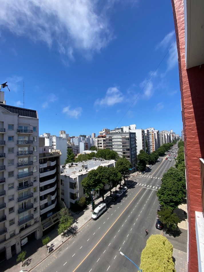 Depto 3 amb con balcon a la calle Colon al 2900