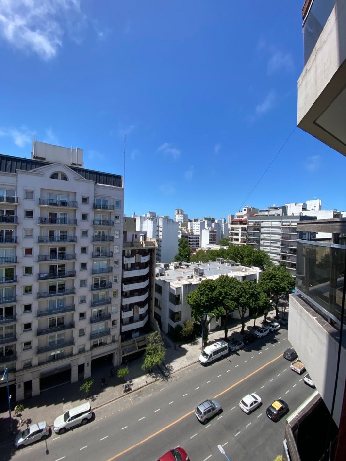 Depto 3 amb con balcon a la calle Colon al 2900