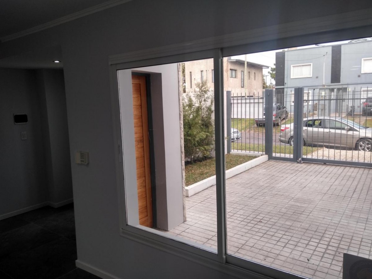 DUPLEX 4 AMB DE CATEGORIA CON TROTADORA PARA AUTO, PATIO Y PARRILLA EN COLINAS P. RAMOS