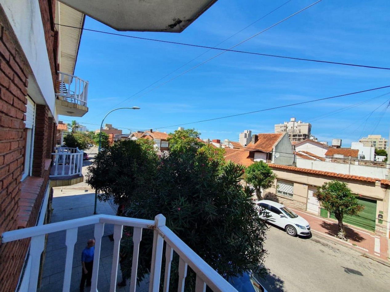 Departamento de 3 Ambientes Al Frente con Balcon, Cochera y Baulera En La Perla