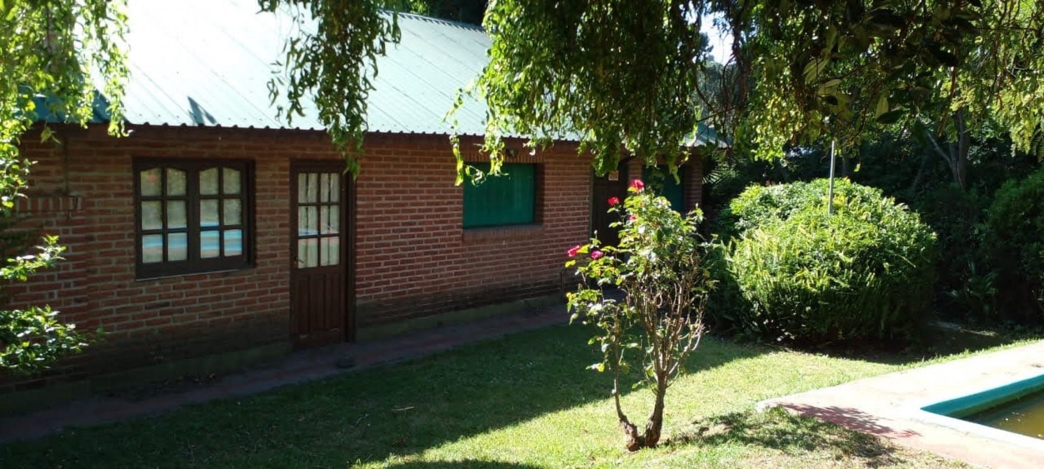 CHALET 2 AMBIENTES CON COCHERA Y PISCINA EN SIERRA DE LOS PADRES