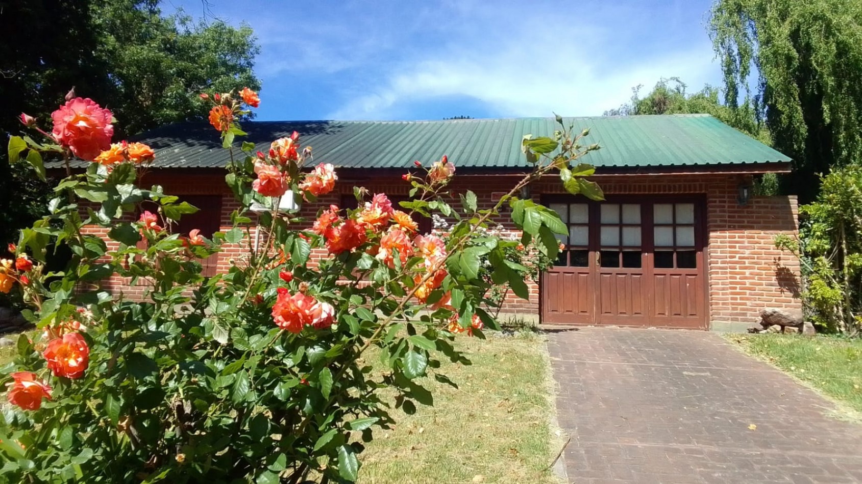 CHALET 2 AMBIENTES CON COCHERA Y PISCINA EN SIERRA DE LOS PADRES