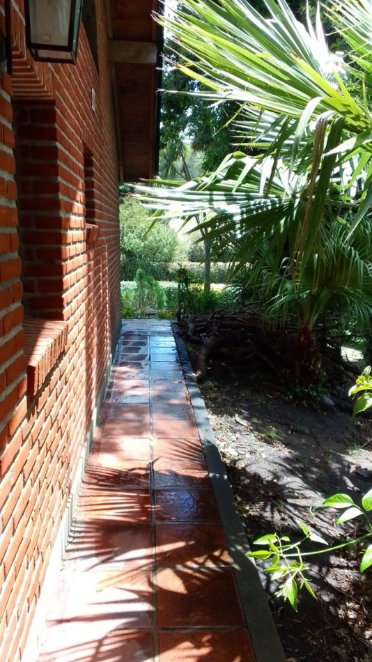 CHALET 2 AMBIENTES CON COCHERA Y PISCINA EN SIERRA DE LOS PADRES