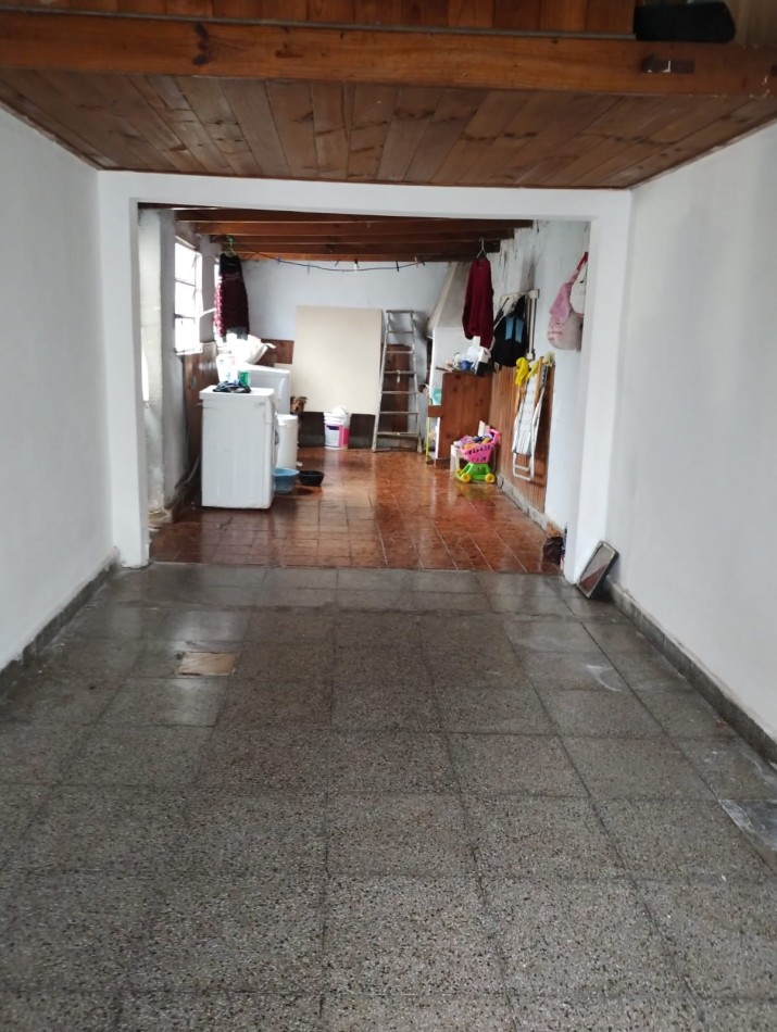 PH 3 AMBIENTES A RECICLAR CON COCHERA Y PATIO EN BARRIO CENTENARIO