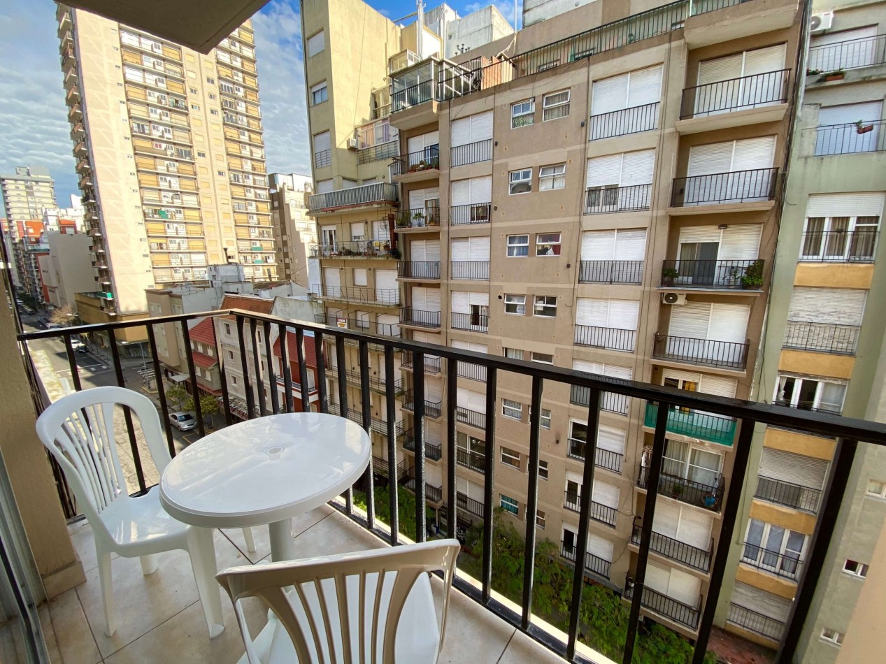 DEPARTAMENTO 1 AMBIENTE CON BALCON A LA CALLE, A POCOS MTS. DE LA PLAYA EN PLAZA COLON