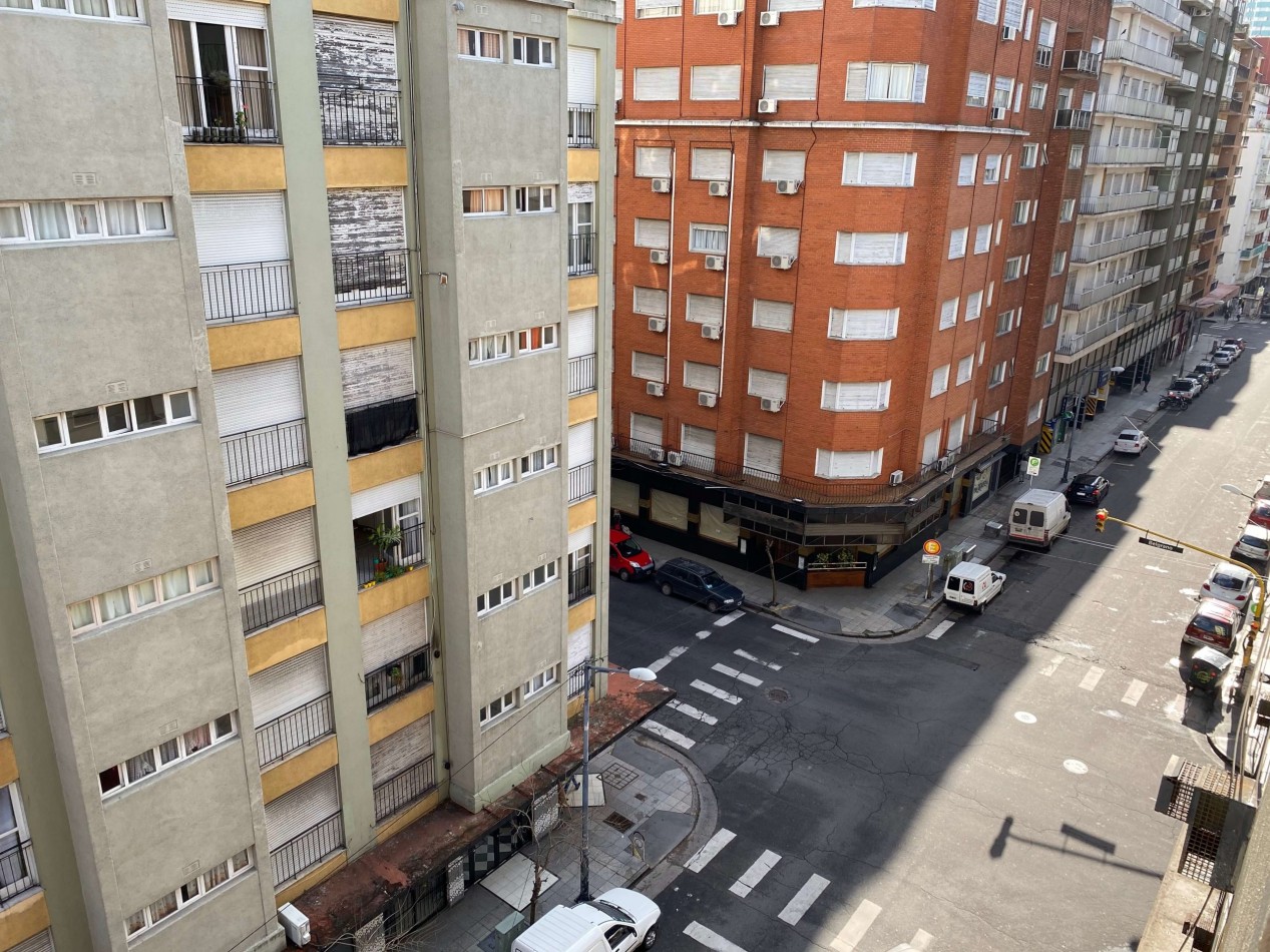 DEPARTAMENTO 1 AMBIENTE CON BALCON A LA CALLE, A POCOS MTS. DE LA PLAYA EN PLAZA COLON