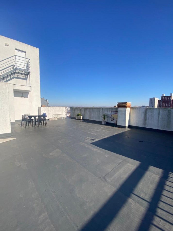 Semipiso de 3 ambientes con terraza propia y cochera doble 