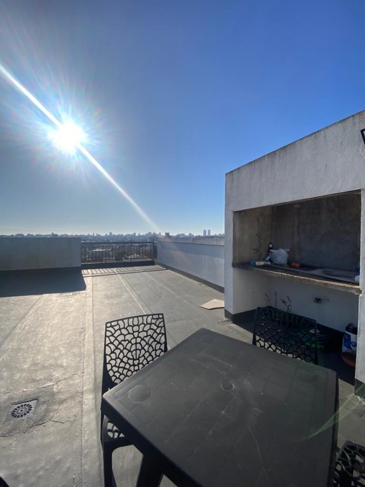 Semipiso de 3 ambientes con terraza propia y cochera doble 