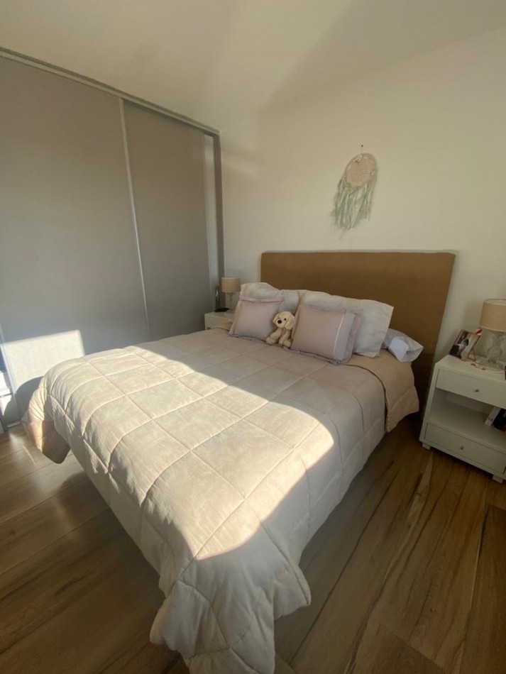 Semipiso de 3 ambientes con terraza propia y cochera doble 