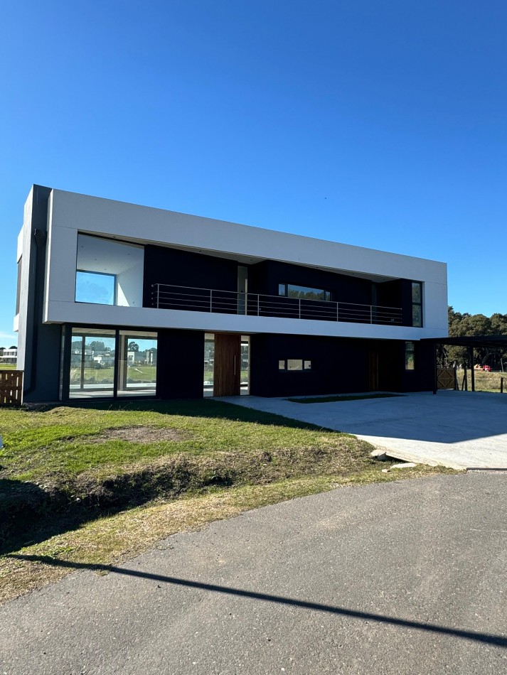 Casa con vista al lago Rumenco joven 