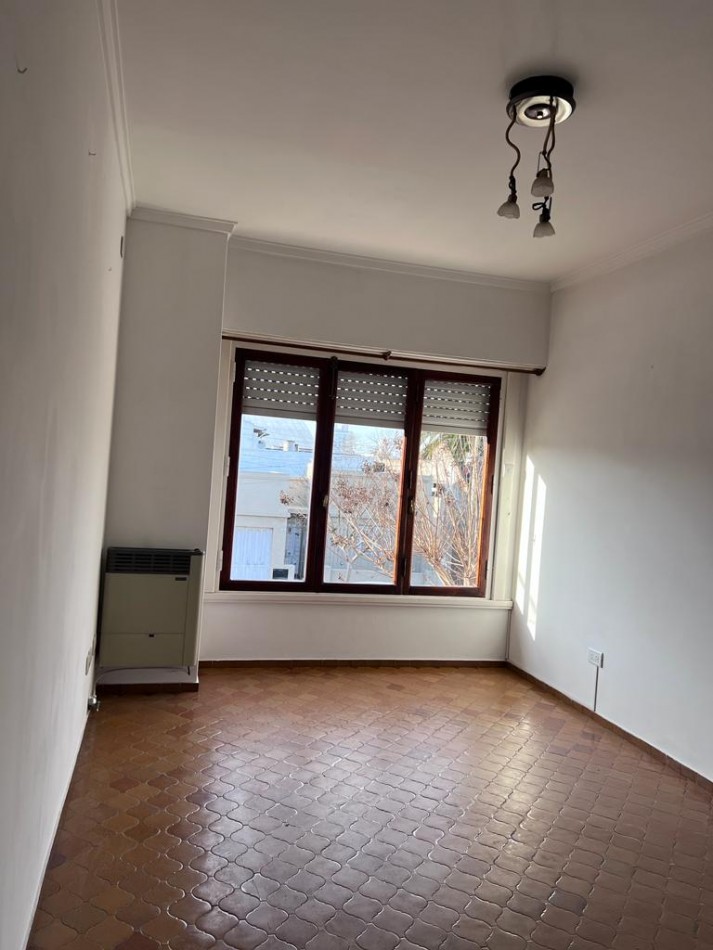 VENTA CON RENTA !!!! PH 3 AMB. CON GARAJE Y PARQUE, 1o PISO X ESCALERA,  ZONA SAN JOSE