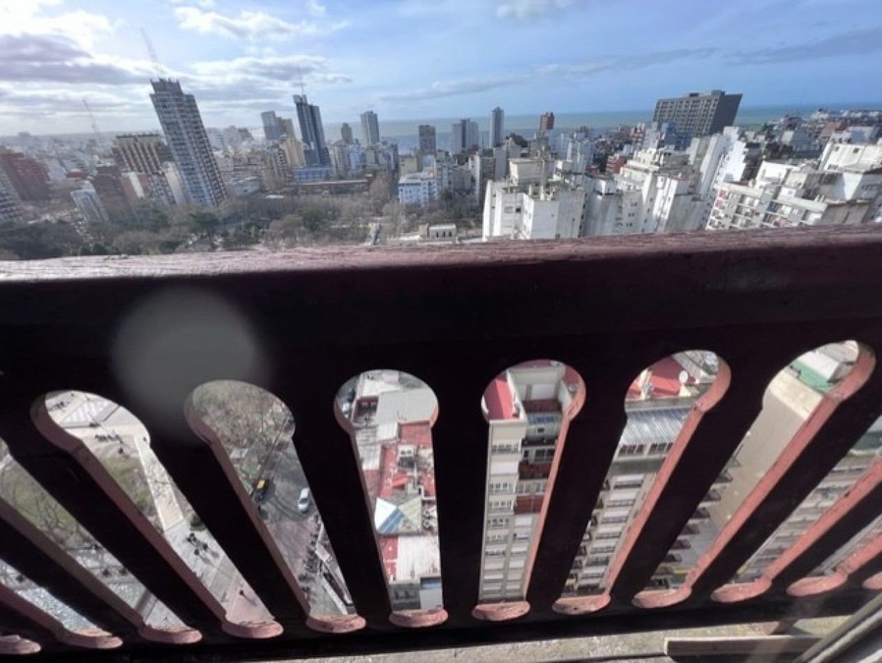 VENTA DEPARTAMENTO DE 3 AMB, BALCON , VISTA PANORAMICA, COCHERA Y BAULERA ,  EN EL POPULAR  EDIFICIO LAFAYETTE