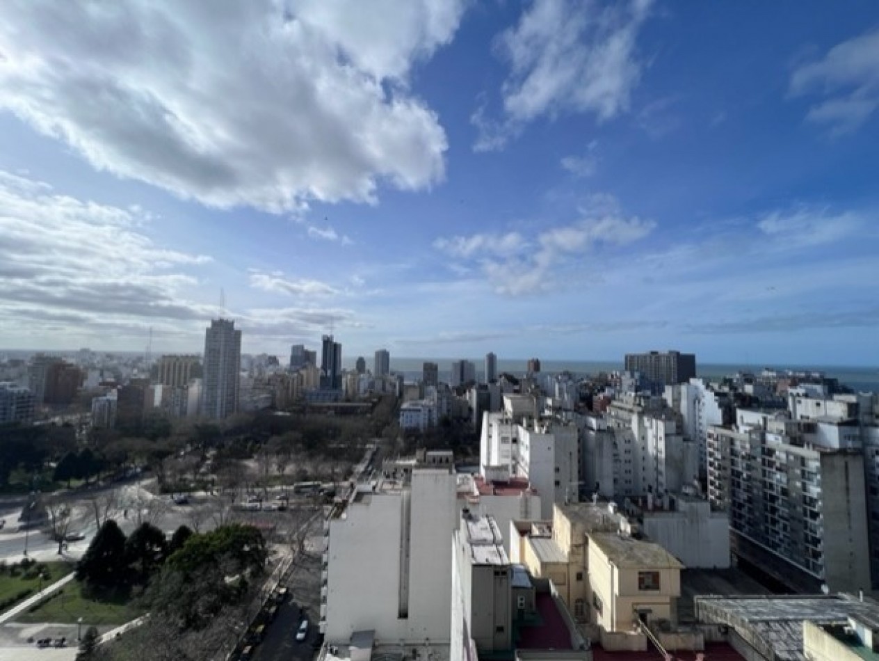 VENTA DEPARTAMENTO DE 3 AMB, BALCON , VISTA PANORAMICA, COCHERA Y BAULERA ,  EN EL POPULAR  EDIFICIO LAFAYETTE