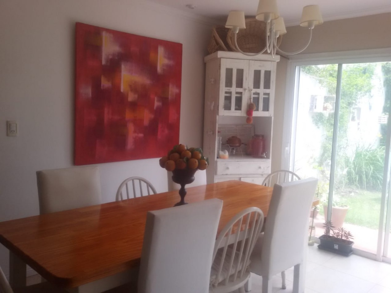 VENTA HERMOSO DUPLEX !!!! DE 3 AMB. CON PARQUE Y ENTRADA DE AUTO, ZONA GRUTA !!!! CASA CON VIDA !!!