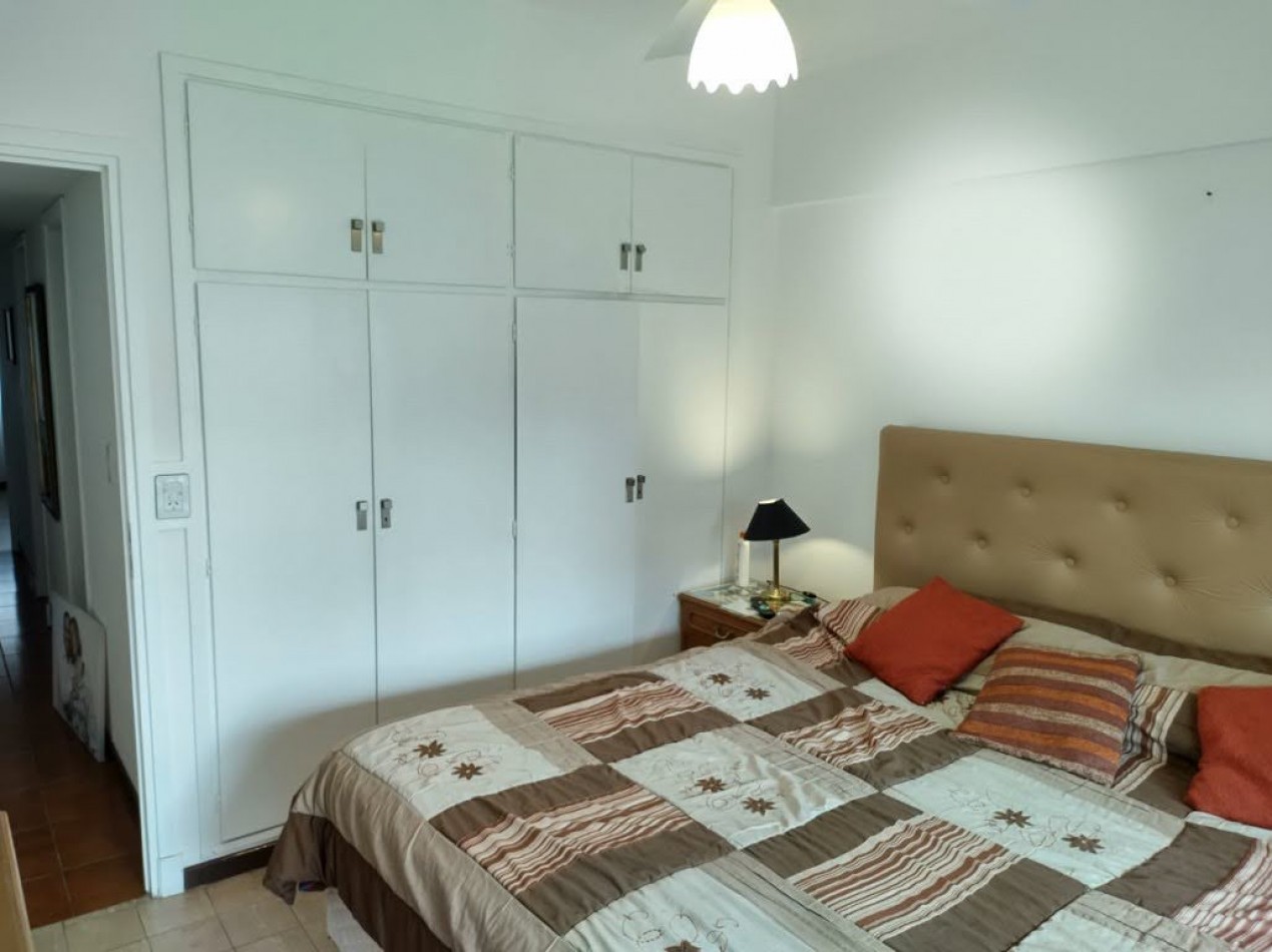 HERMOSO DEPARTAMENTO DE 4 AMBIENTES CON DEPENDENCIA Y CON COCHERA