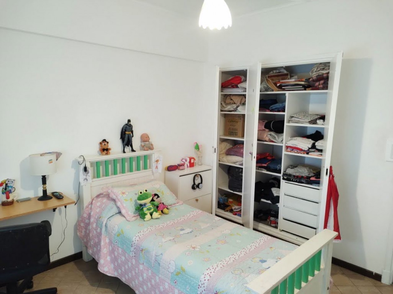 HERMOSO DEPARTAMENTO DE 4 AMBIENTES CON DEPENDENCIA Y CON COCHERA