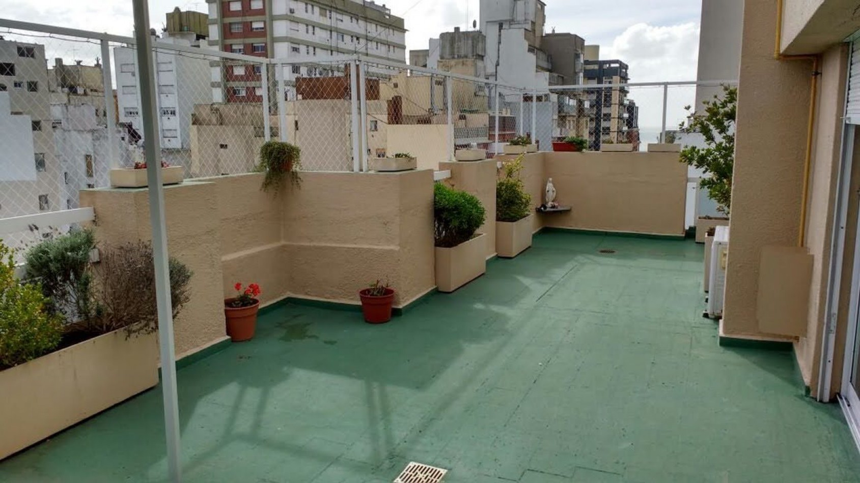 DEPARTAMENTO TIPO PENTHOUSE 4 AMBIENTES CON TERRAZA Y PARRILLA