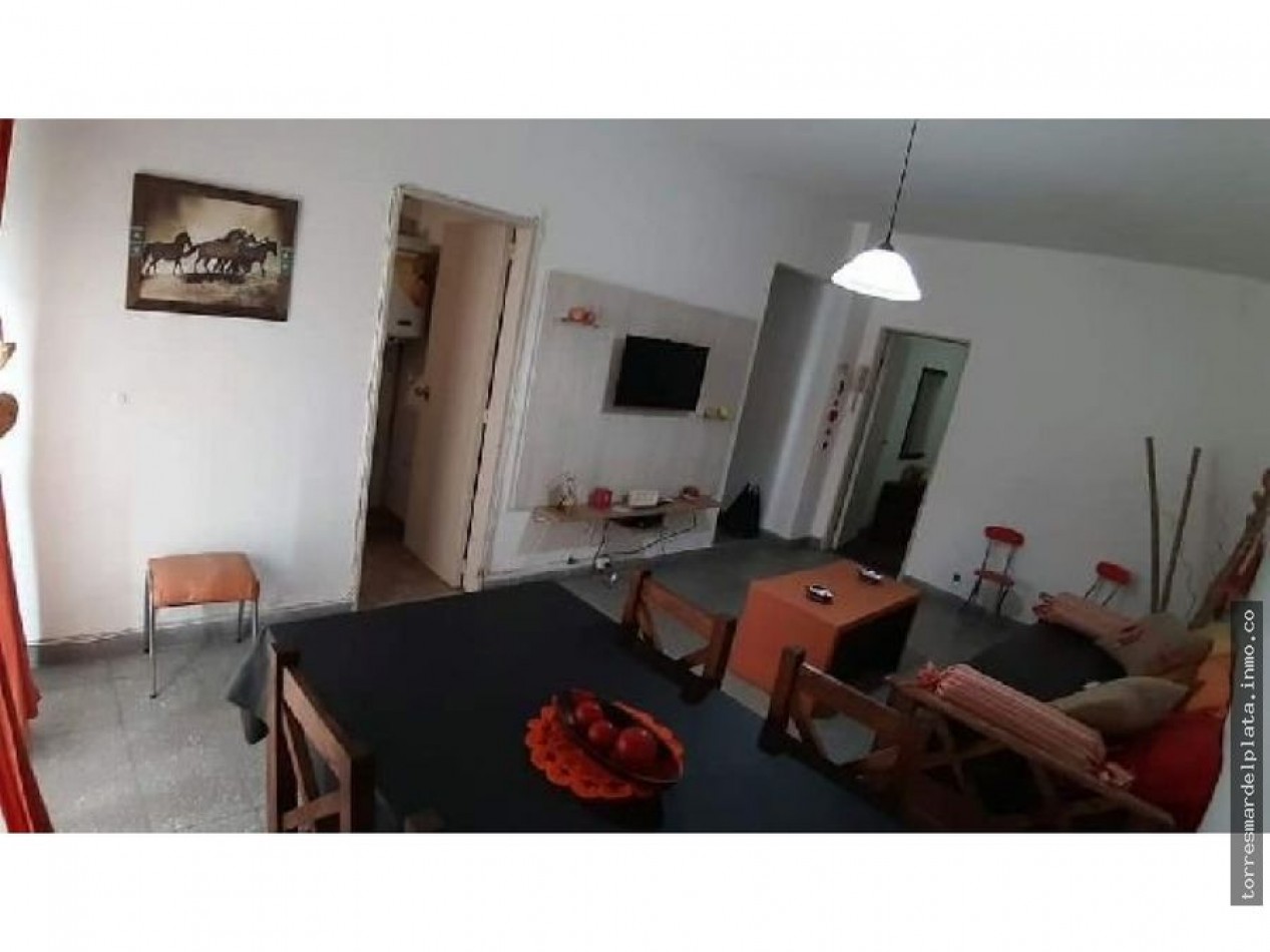 VENTA DEPARTAMENTO DE 2 AMBIENTES A LA CALLE CON BALCON.                 